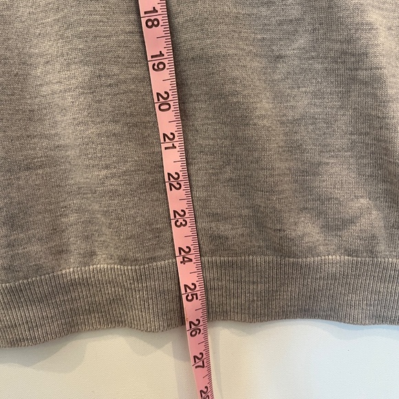 Banana Republic Men’s Extra Fine Merino Wool V-Neck Gray Sweater Large - Picture 10 of 11